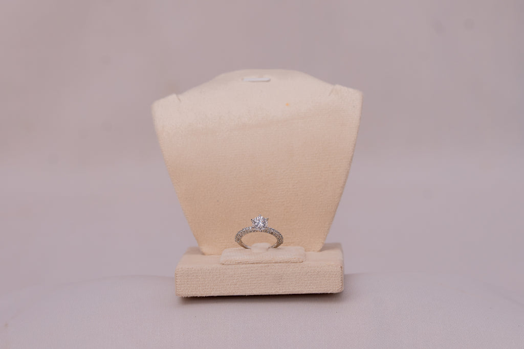 Lumière Solitaire Ring