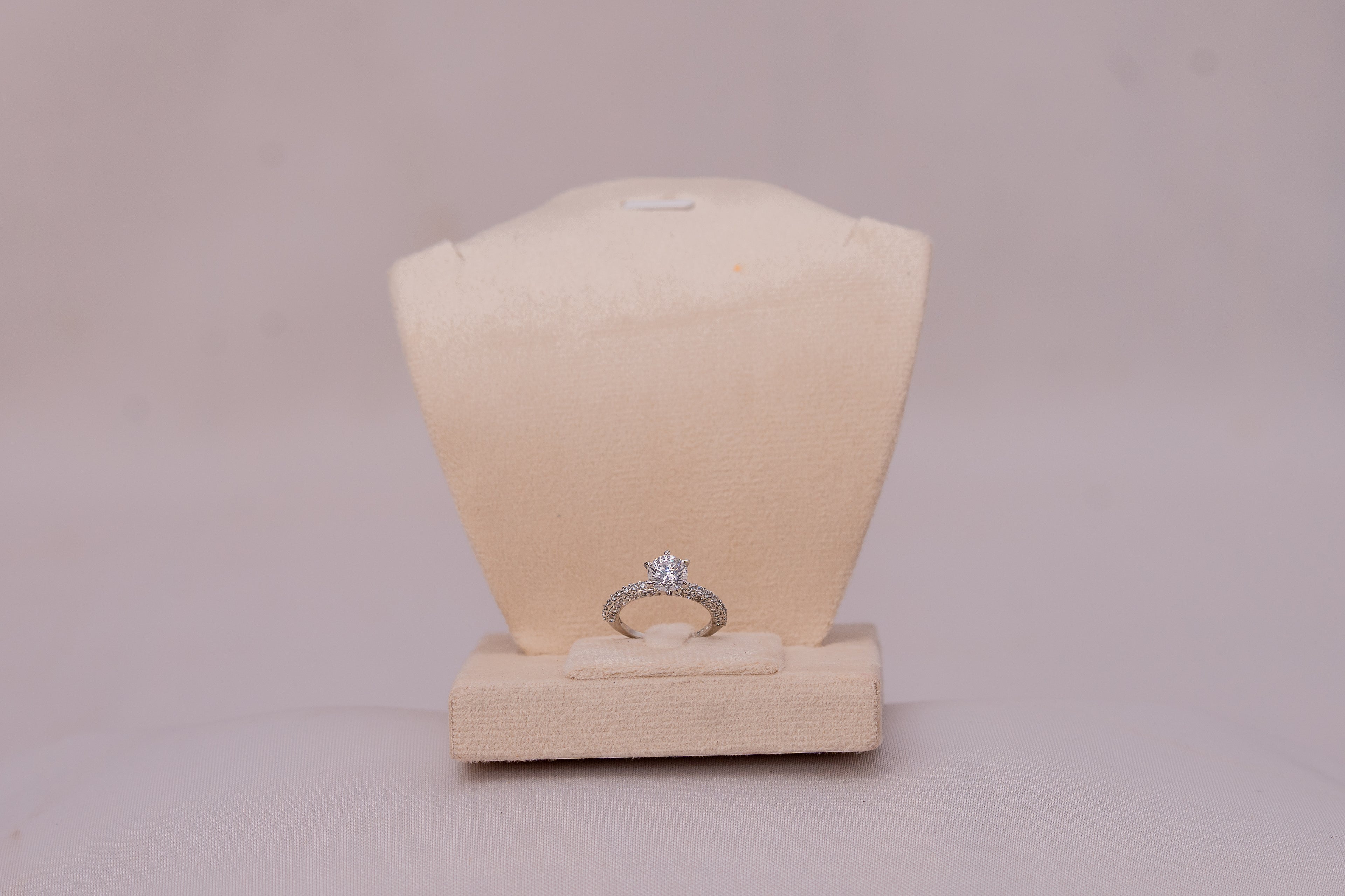 Lumière Solitaire Ring