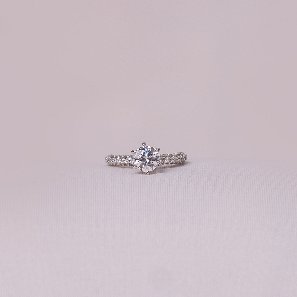 Lumière Solitaire Ring
