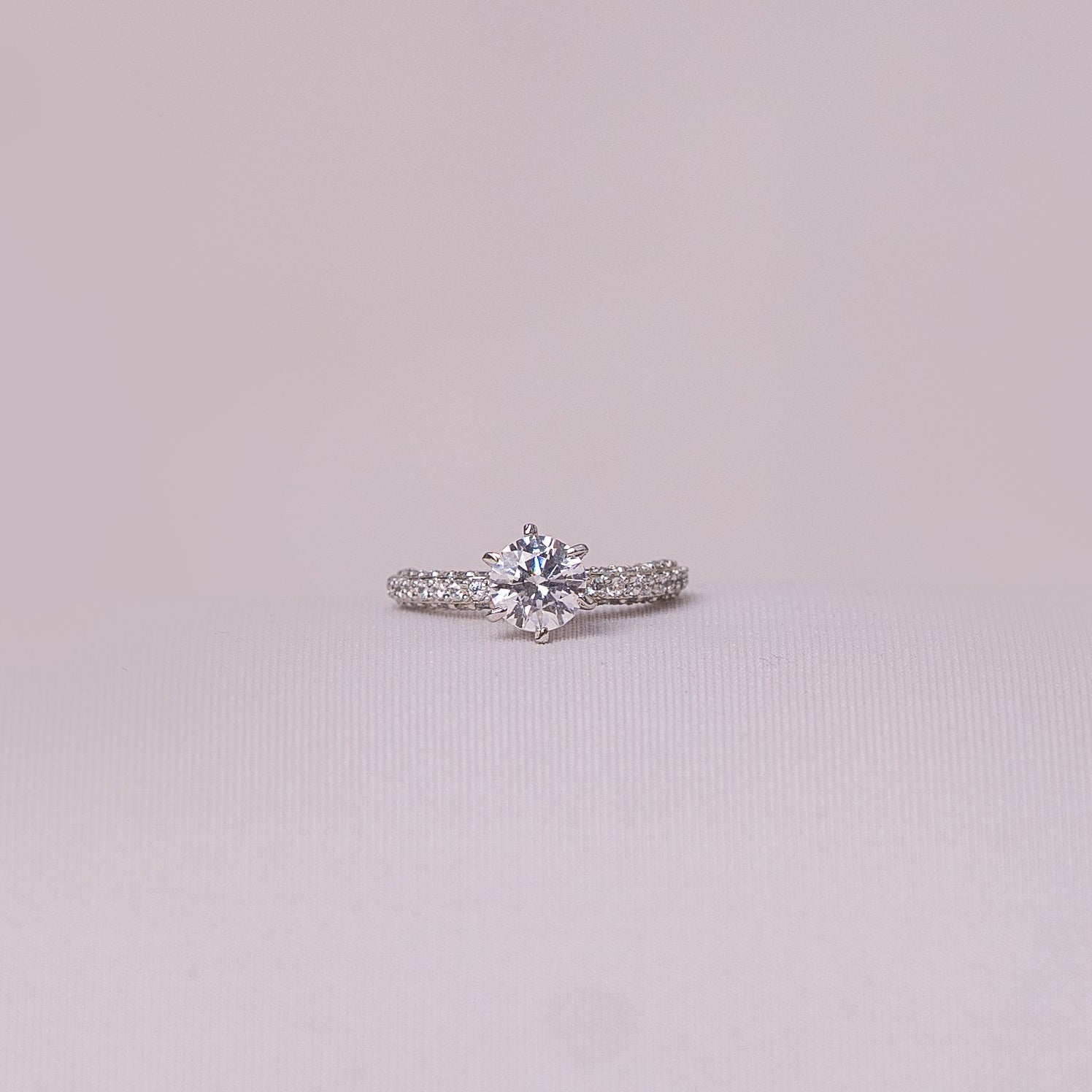 Lumière Solitaire Ring
