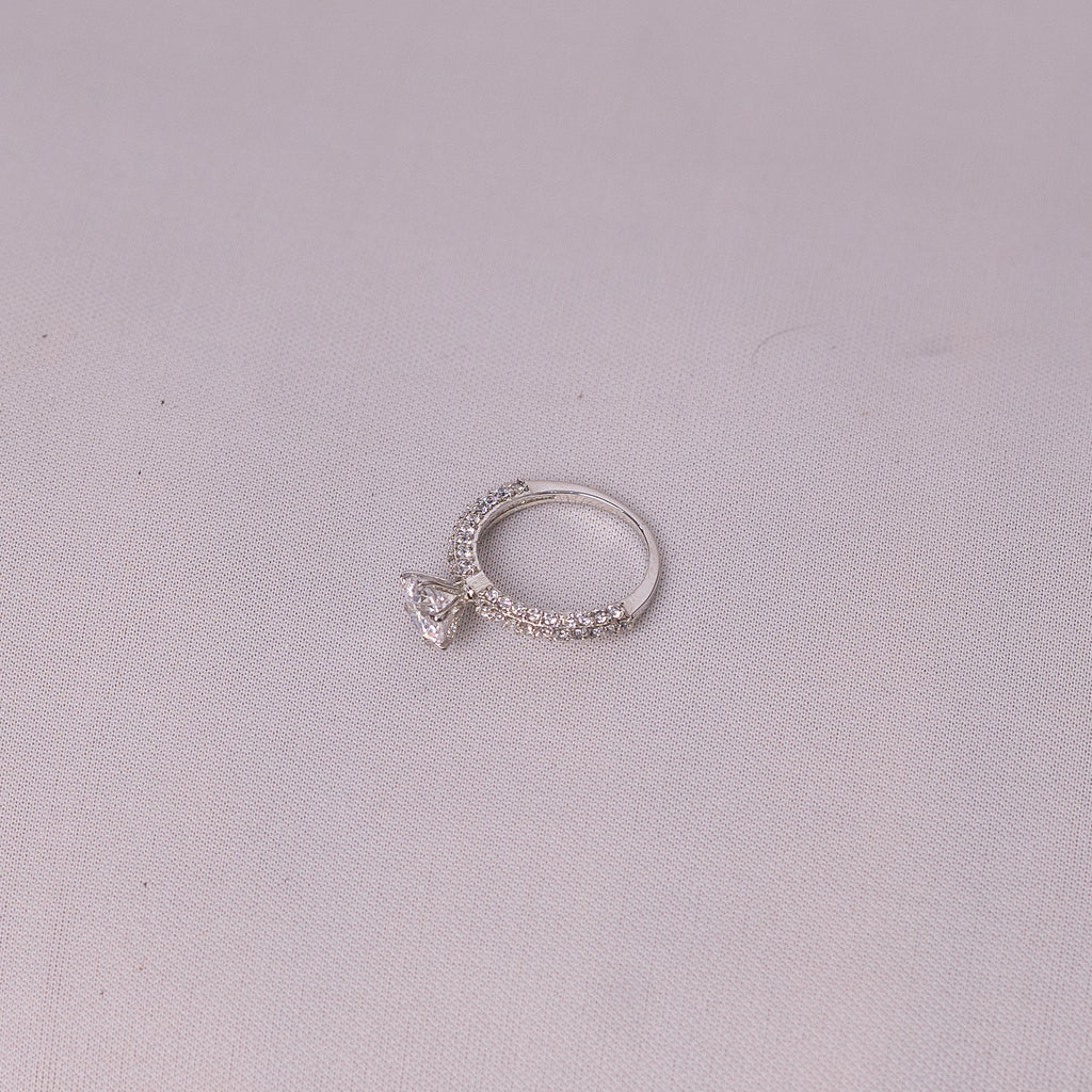 Lumière Solitaire Ring