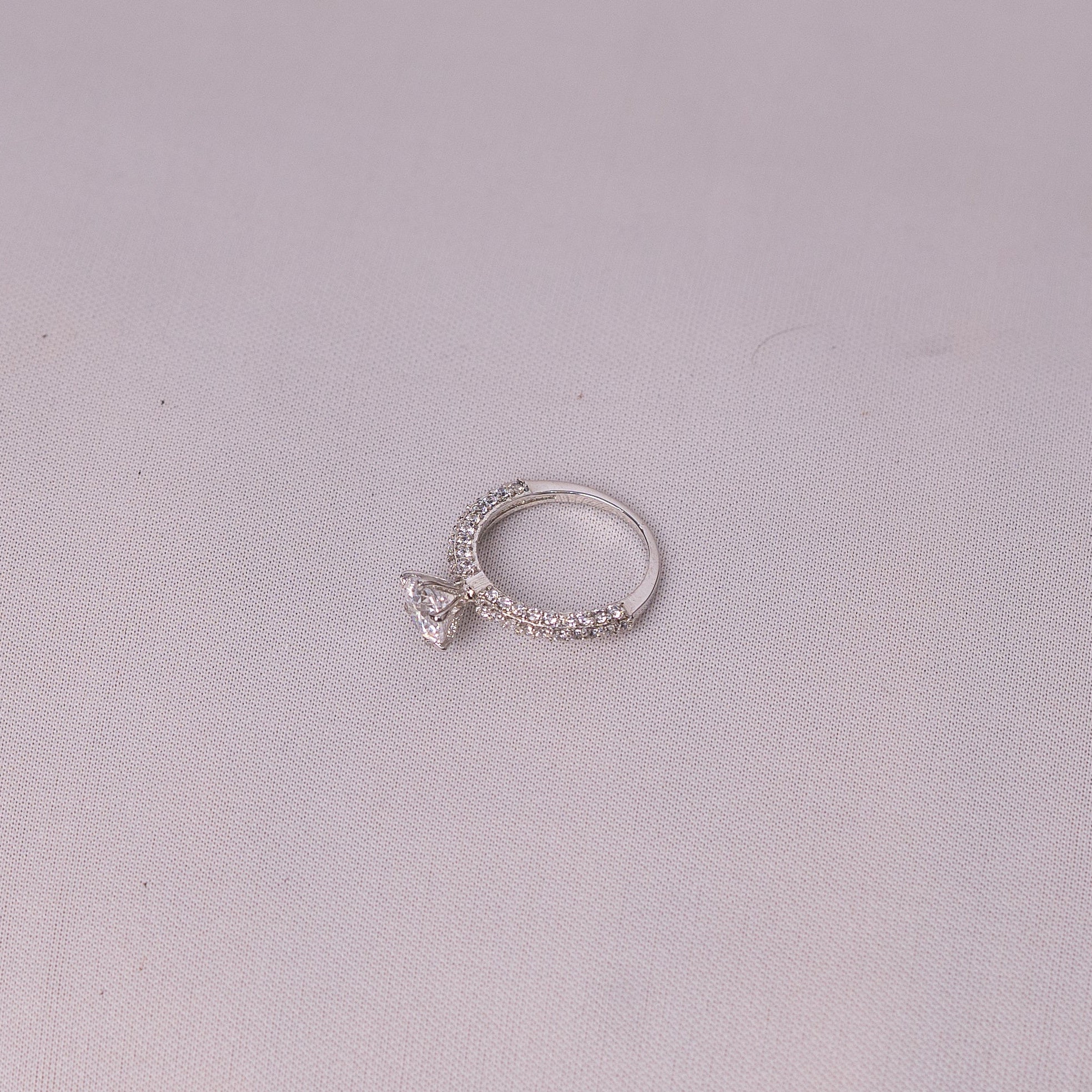 Lumière Solitaire Ring