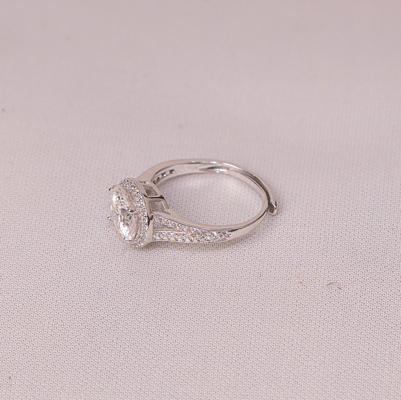 Aura Halo Ring