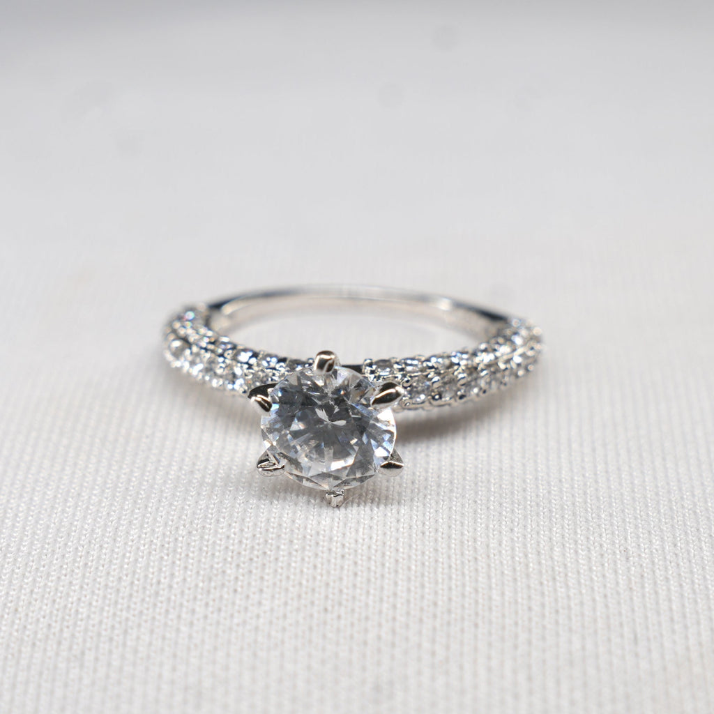 Lumière Solitaire Ring
