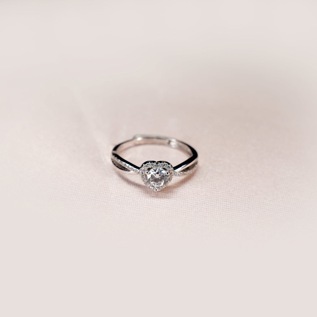 Heart Halo Twist Band Ring