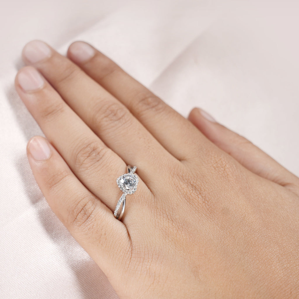 Heart Halo Twist Band Ring
