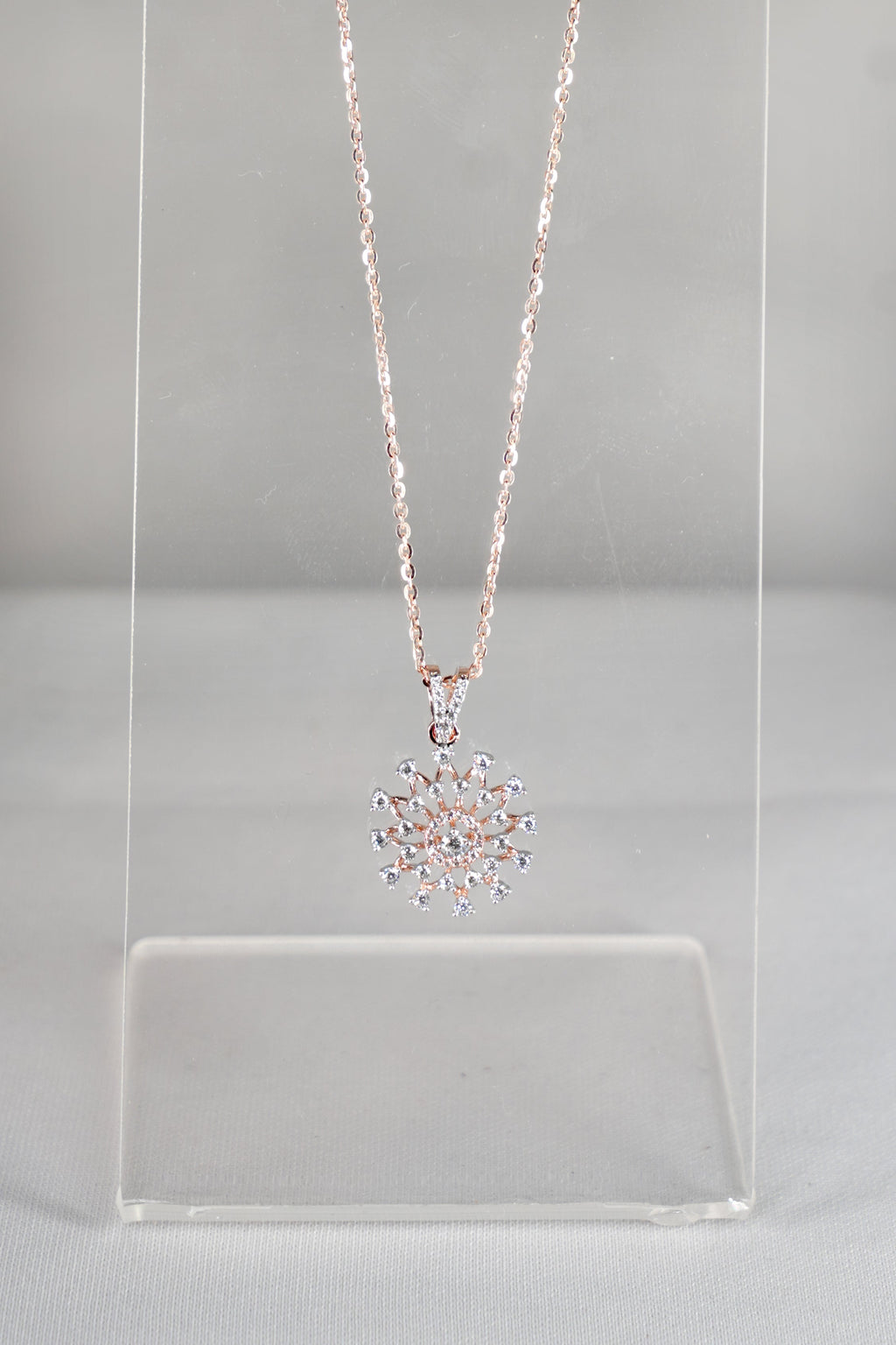 Étoile Snowflake Pendant Necklace