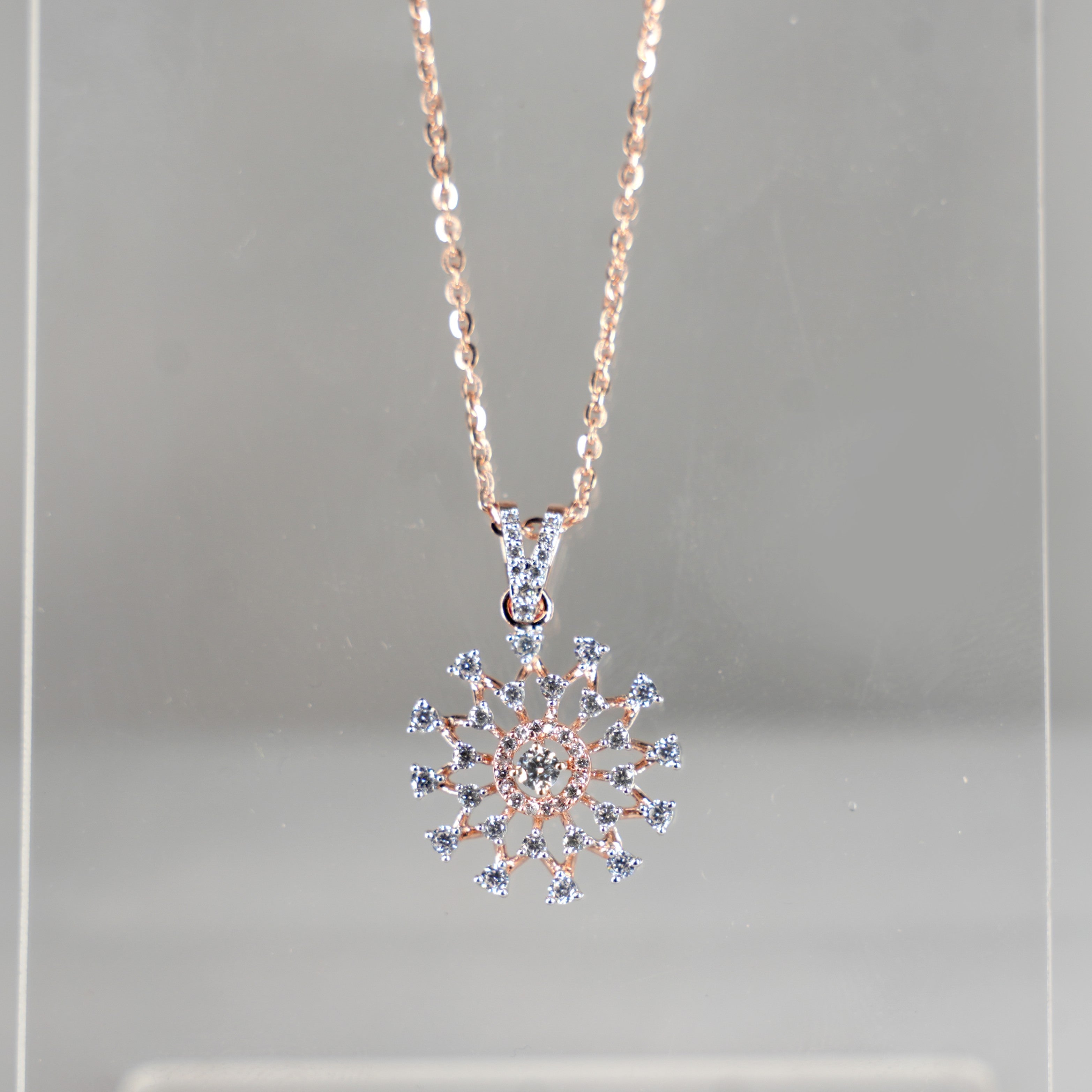 Étoile Snowflake Pendant Necklace