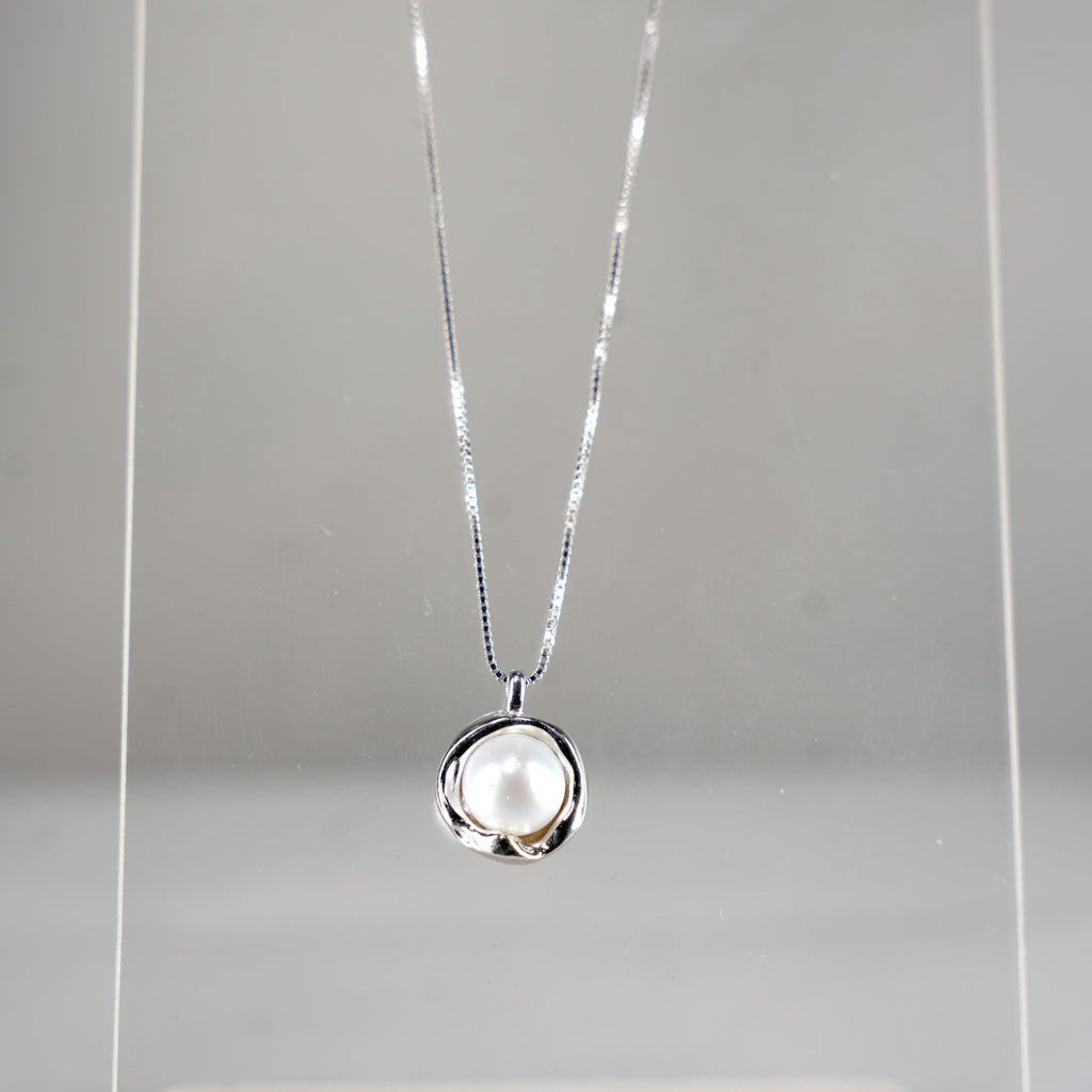 Nacre Pearl Swirl Pendant Necklace