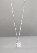 Éclat Emerald Halo Pendant Necklace