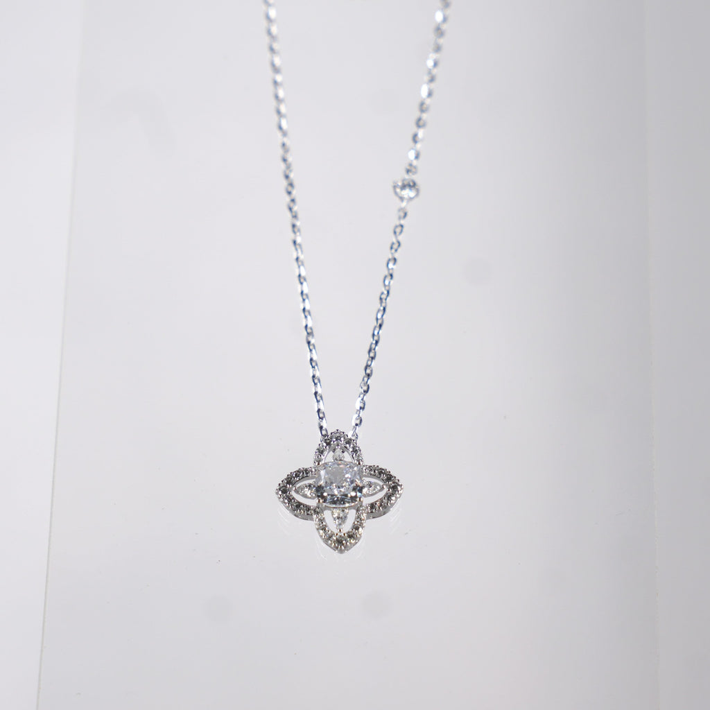 Trèfle Clover Star Pendant Necklace